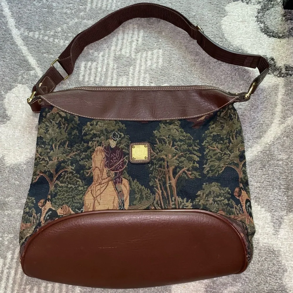 Vintage Capezio Collection Fox Hunting Royal British Scene Dance Duffle Bag - Picture 2 of 16